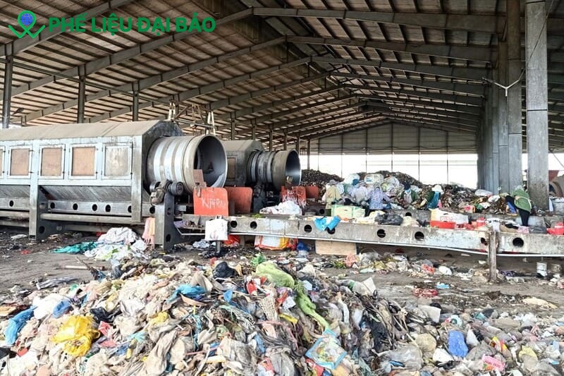 Tái chế phế liệu là quá trình biến rác thải thành nguồn nguyên liệu hoặc sản phẩm mới