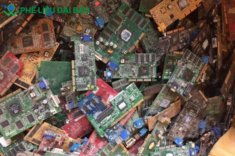 Phế liệu điện tử được tách chiết kim loại quý để tái sử dụng trong sản xuất