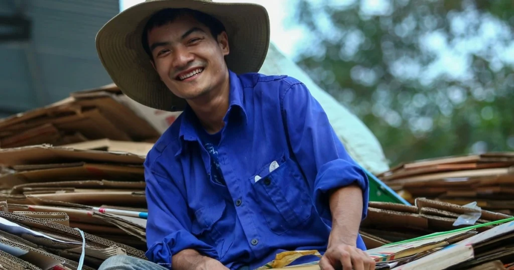 Ai đồng nát sắt vụn bán đê câu rao hài hước của chàng trai