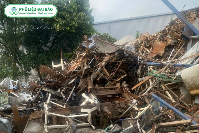 Khối lượng càng lớn giá thu mua phế liệu sắt càng cao