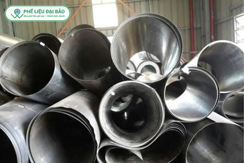 Phế liệu inox sau thu mua được tái chế thành nguyên liệu thô