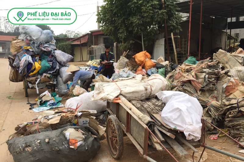 Đại Bảo dọn dẹp sạch sẽ toàn bộ khu vực chứa phế liệu