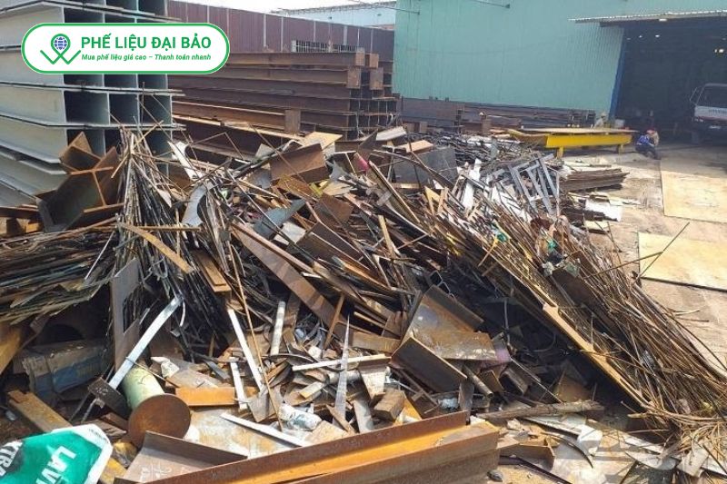 Đại Bảo vệ sinh sạch sẽ khu vực sau khi thu gom xong