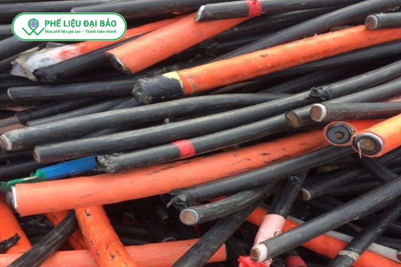 Dây điện đồng phế liệu có nhiều loại như đồng đỏ, đồng pha, cáp điện, dây đồng sinh hoạt