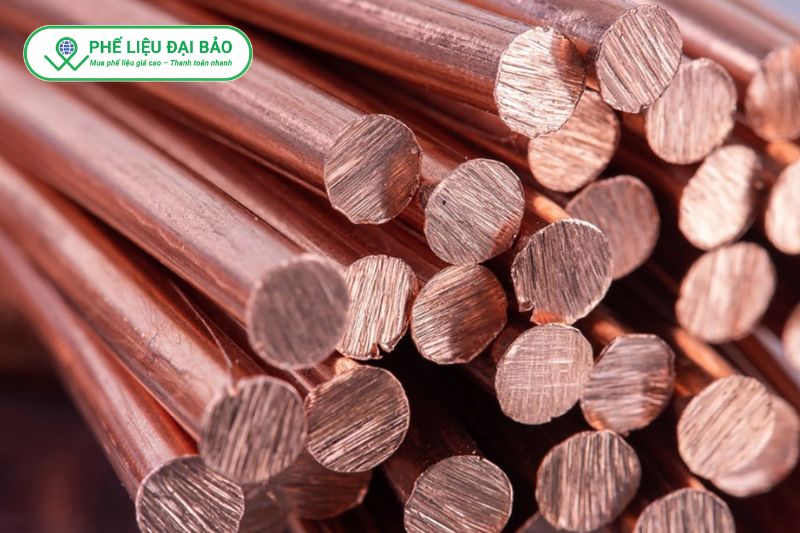 Đồng đỏ có khối lượng riêng 8,96 g_cm³, là dạng đồng nguyên chất có độ tinh khiết cao