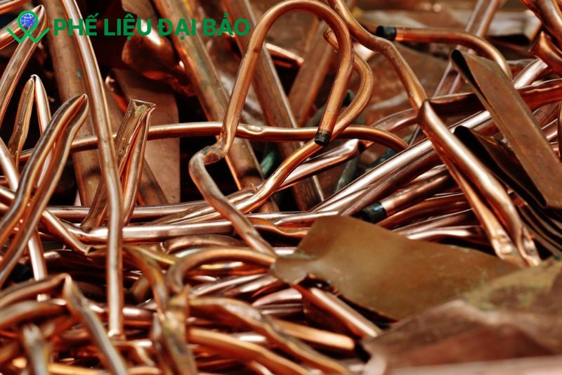 Đồng đỏ là đồng nguyên chất trên 99% dẫn điện và dẫn nhiệt rất tốt