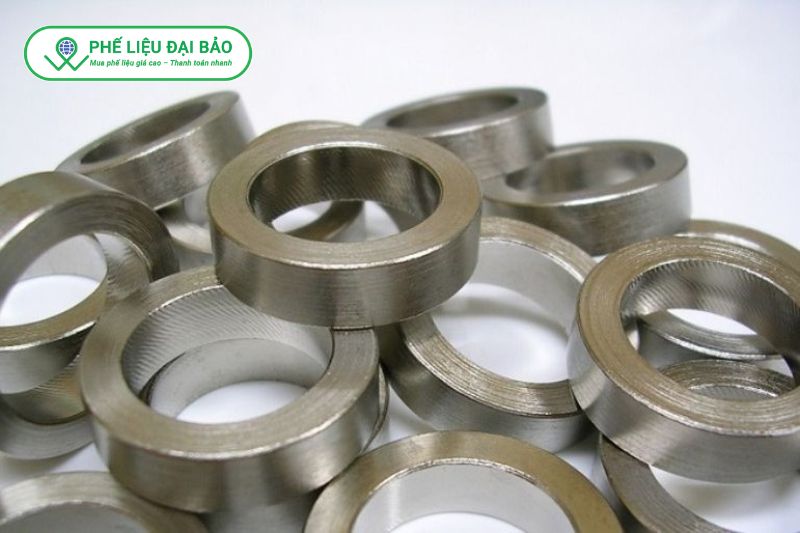 Đồng trắng là hợp kim của đồng và niken có màu bạc sáng