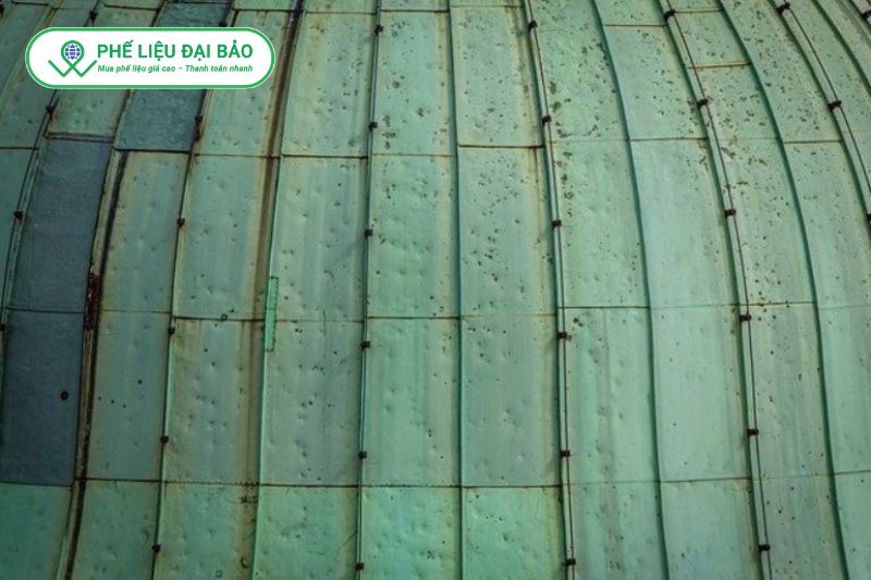 Đồng xanh được dùng trong kiến trúc và trang trí nhờ màu sắc thẩm mỹ độc đáo