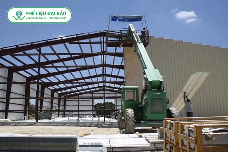 Phế liệu Đại Bảo hỗ trợ tháo dỡ bốc xếp an toàn cho kho xưởng công trình