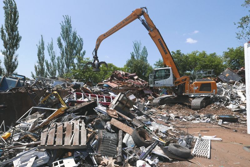 Thu mua đa dạng phế liệu số lượng lớn giúp khách hàng bán trọn gói