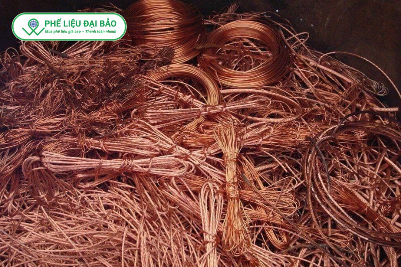 Đồng đỏ có giá cao, nhận biết qua màu đỏ cam và lõi nguyên chất