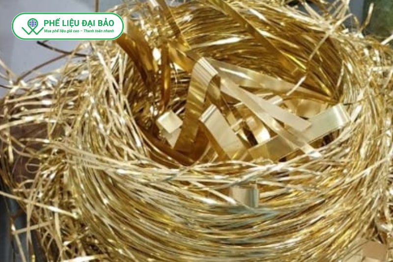 Đồng vàng là hợp kim đồng kẽm, giá thấp hơn do chứa nhiều kẽm