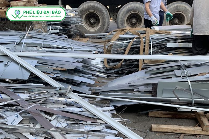 Chi phí vận chuyển và vị trí ảnh hưởng trực tiếp đến tổng giá trị thu mua nhôm phế liệu