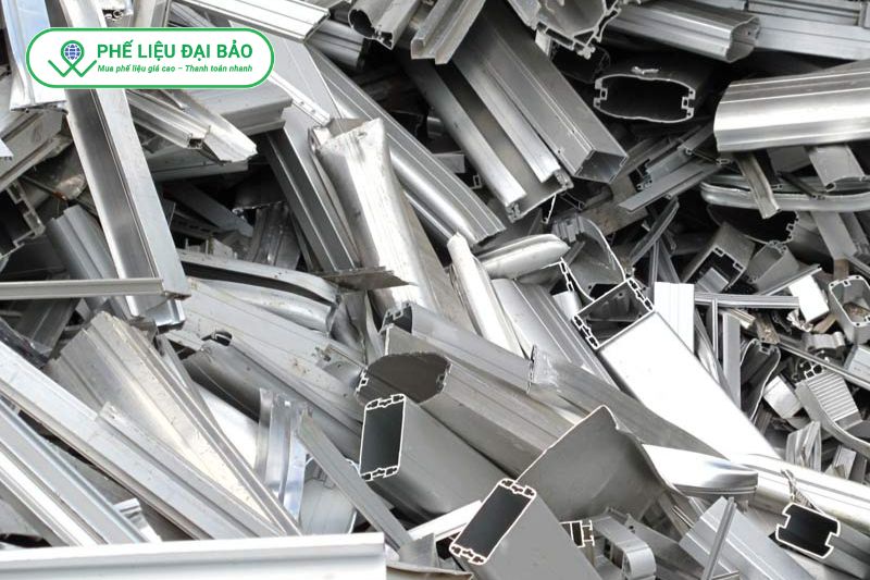 Nhà máy và xưởng cơ khí là nguồn phế liệu nhôm lớn với nhiều loại và thu mua định kỳ ổn định