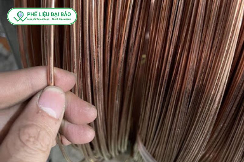 Cuộn dây stator và biến áp là đồng đỏ loại 2, lõi trục máy bơm thường là loại 1