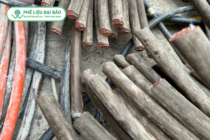 Tuốt vỏ cáp chỉ có lợi với cáp đồng loại nhỏ